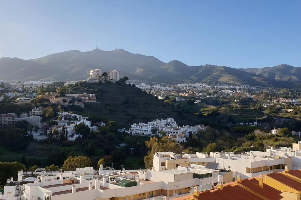 Luxury Penthouse With Sea&Mountain Views & Hot Tub - Tranquility & Rest Apartment Benalmadena Exterior photo