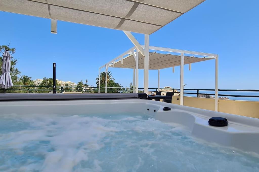 Luxury Penthouse With Sea&Mountain Views & Hot Tub - Tranquility & Rest Apartment Benalmadena Exterior photo