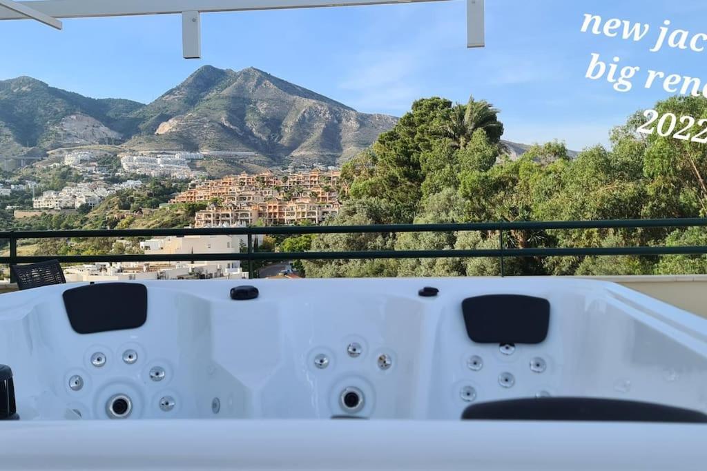 Luxury Penthouse With Sea&Mountain Views & Hot Tub - Tranquility & Rest Apartment Benalmadena Exterior photo