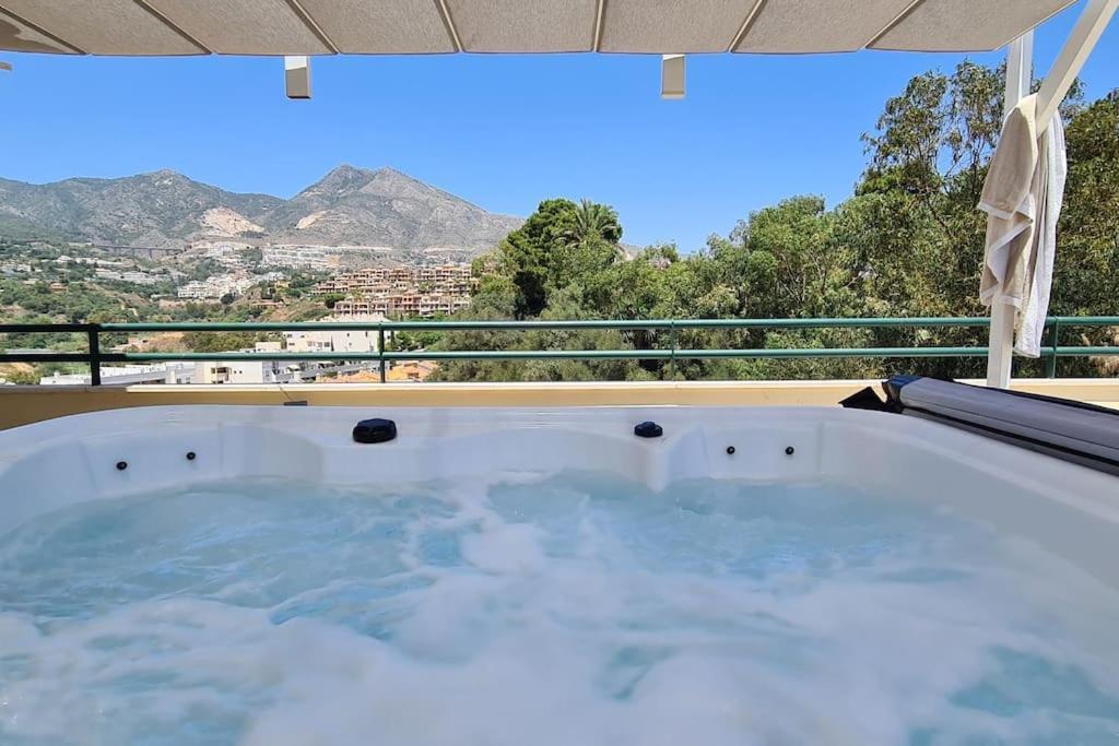 Luxury Penthouse With Sea&Mountain Views & Hot Tub - Tranquility & Rest Apartment Benalmadena Exterior photo